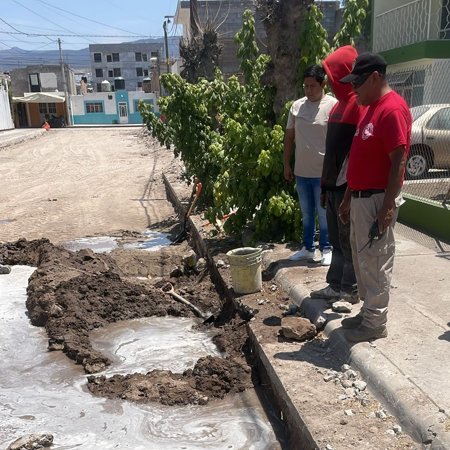 Repara Nuevo Interapas fuga de agua provocada por compañía de gas natural