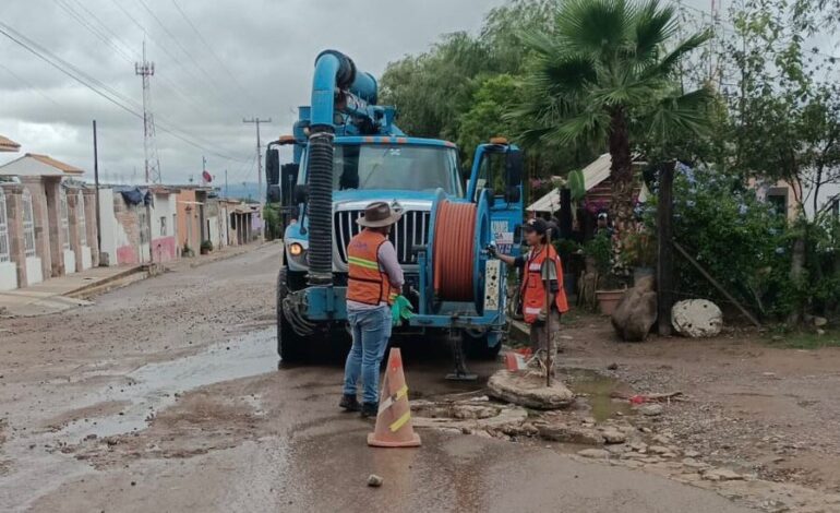 Desazolve en comunidades de La Pila